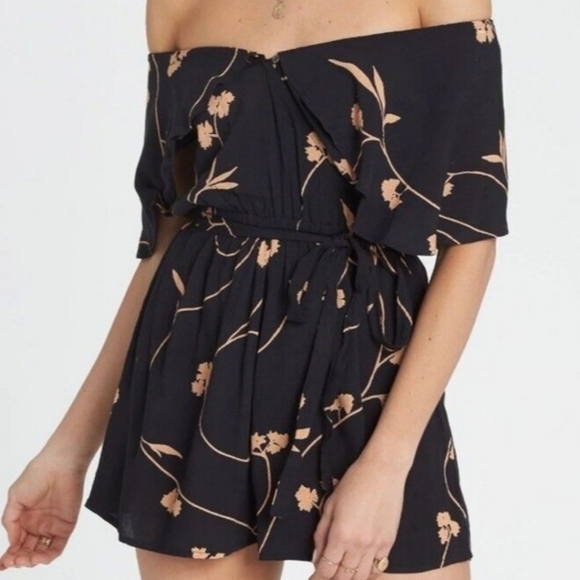 Billabong on the run short romper- S - Picture 3 of 8